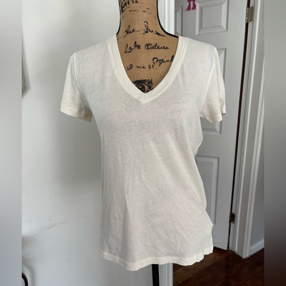 L'AGENCE Cream V-Neck Short Sleeve Tee large 100% put Amour flaw noted - Picture 1 of 8